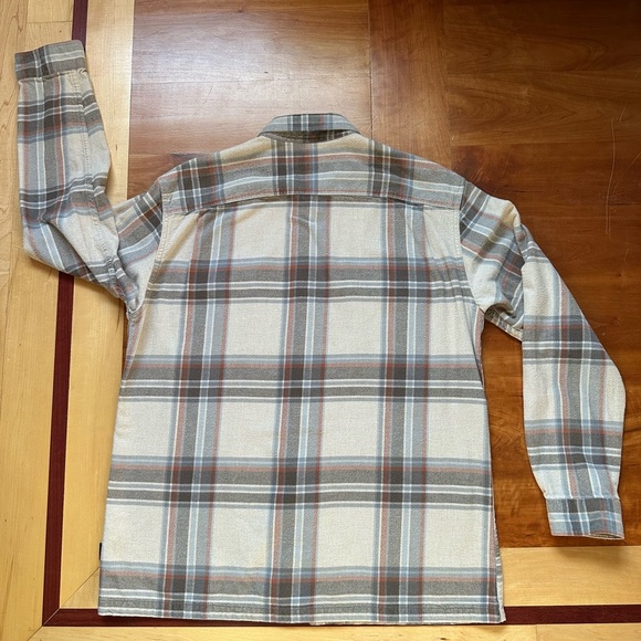 Patagonia Fjord flannel long sleeve button up organic cotton midweight shirt - Picture 4 of 9